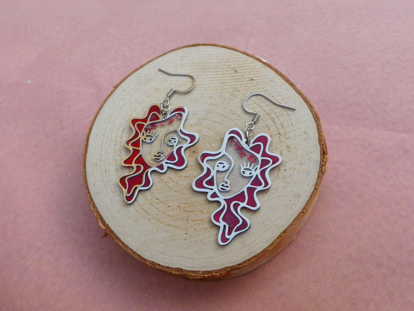 Boucles d'oreilles visage rouge