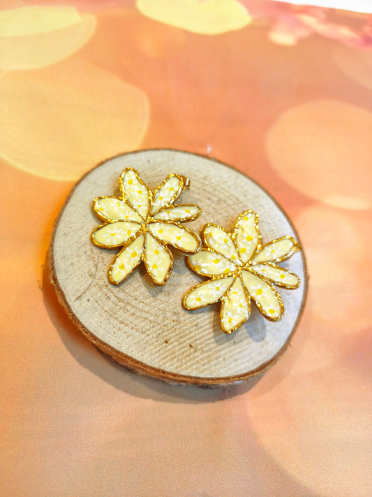 Boucles d'oreilles " Nova"  jaune pastel